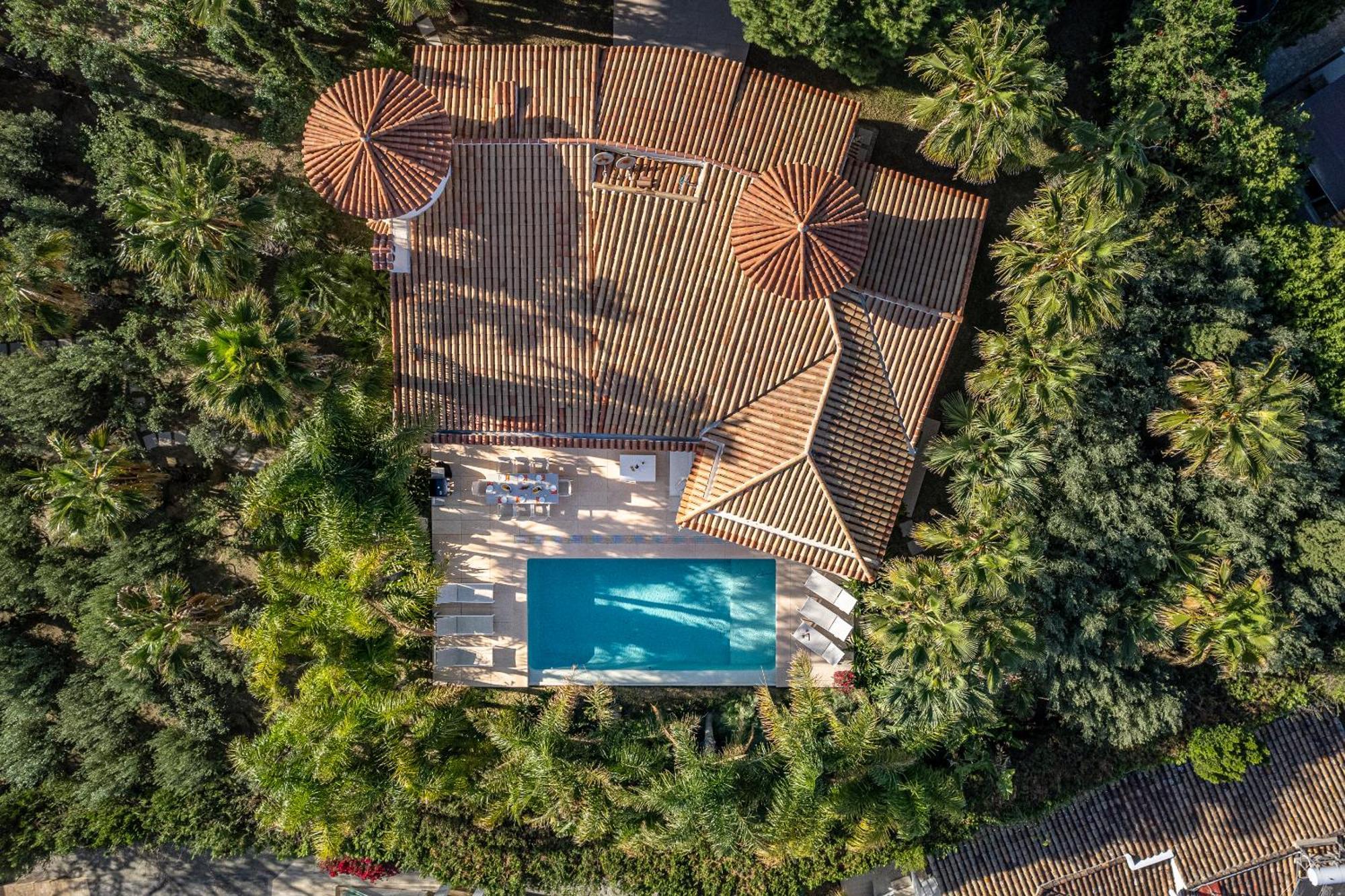 Tess Coniferas Villa *